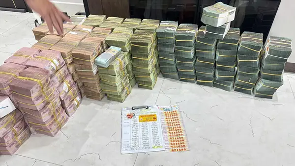 Cụ ông 70 tuổi Vĩnh Long trúng vé số Đà Lạt 32 tỷ, nhận tiền mặt tại nhà